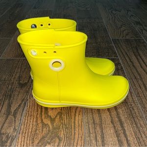 Womens Crocs Yellow Jaunt Shorty Rubber Rain Boots Sz. 8
